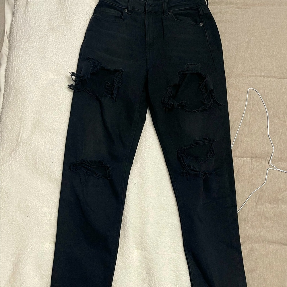american eagle ripped black mom jeans. size 2